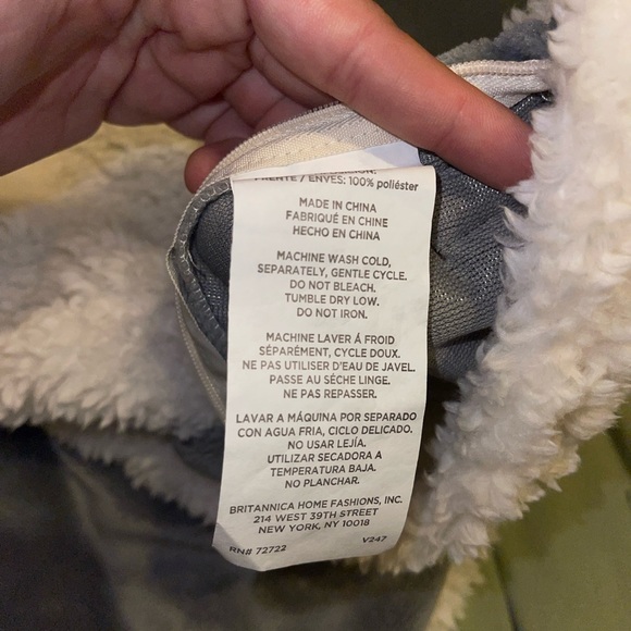 UGG Standard Size Pillow Cases - Picture 5 of 5